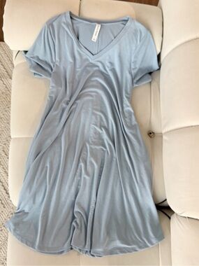 Zenana Outfitters Light Blue V‑Neck Tee